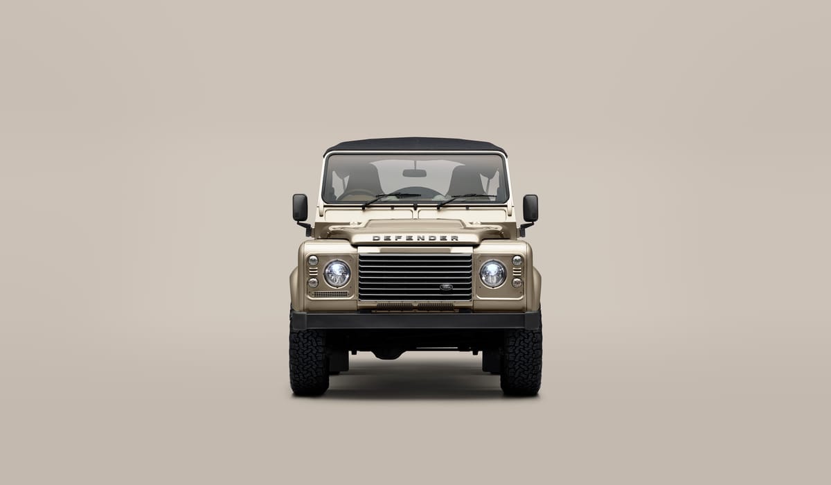 El Defender clásico vuelve: V8, sin techo y con mala leche