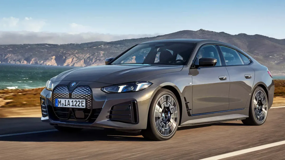 BMW i4 actualizado: el eléctrico que se pone chulito