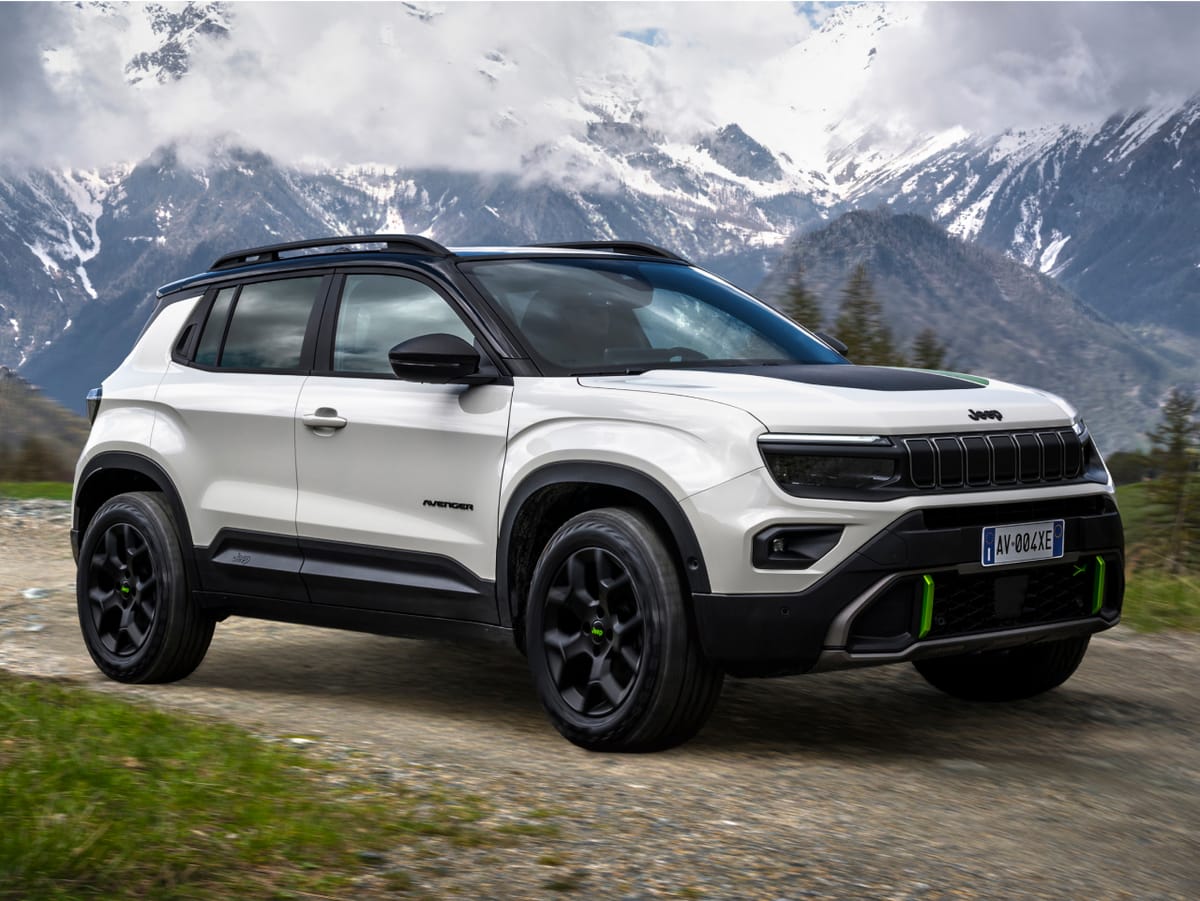 Jeep Avenger 2025 tirando por los suelos el precio de gama top e-Hybrid