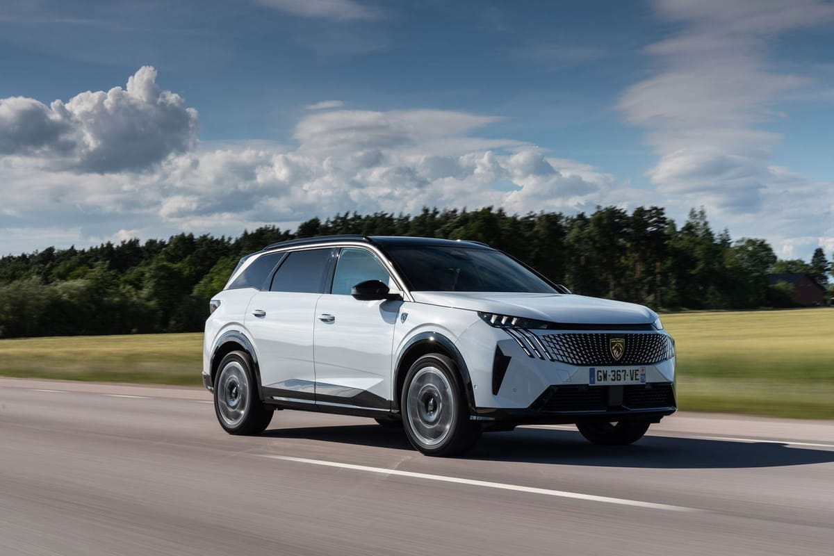 Peugeot 5008 2025 Hybrid Allure, la fiera familiar que ahora lleva zapatillas más pequeñas