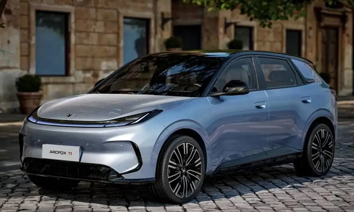 ¿Arcfox T1 o BYD Dolphin? El eléctrico chino que amenaza el equilibrio del segmento C
