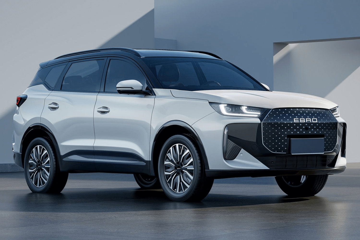 Prueba del Ebro s700, el SUV español que quiere desbancar a los grandes por menos de 30.000 euros