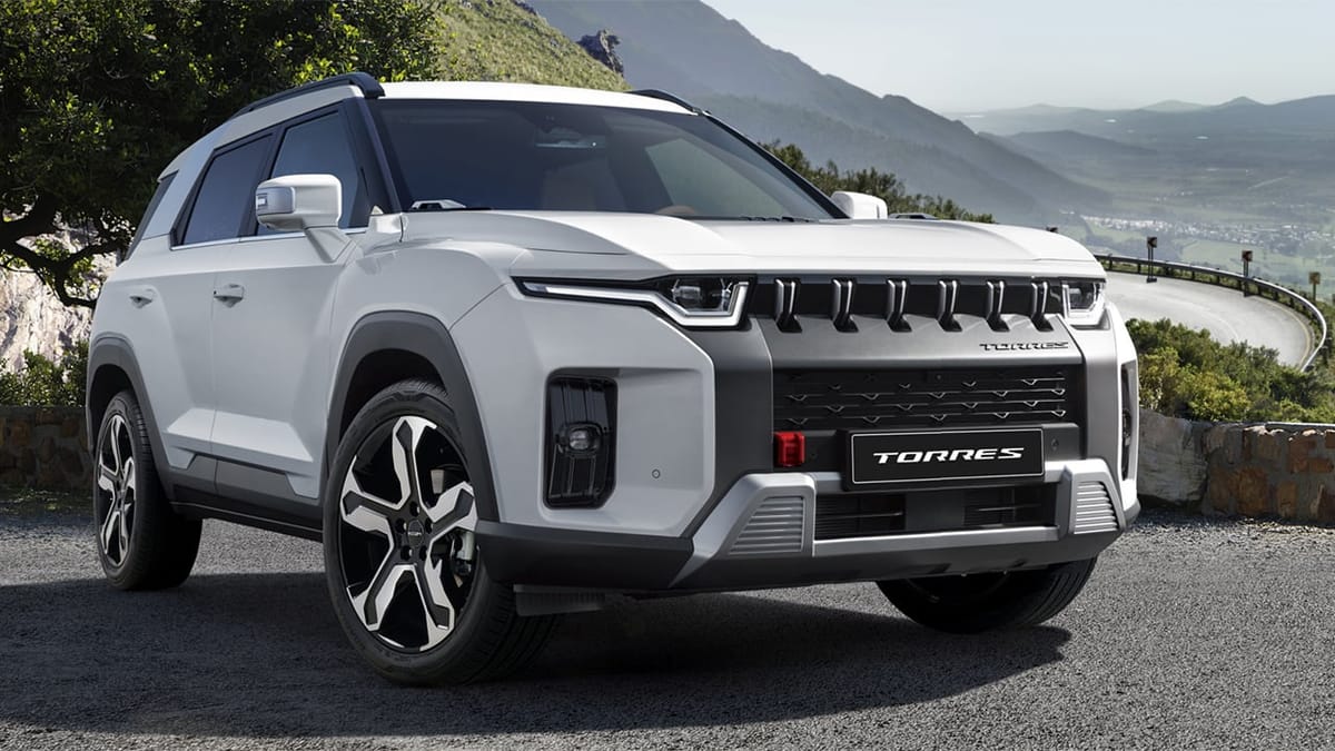 El KGM Torres HEV se planta frente al Toyota RAV4: 204 CV híbridos, etiqueta ECO y 12.000 euros menos