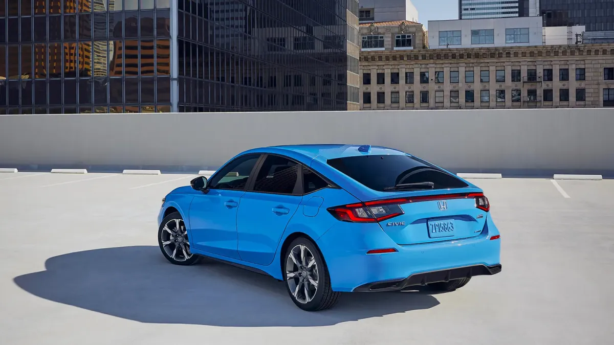 ¿El Honda Civic Híbrido 2025 es el compacto que cambiará las reglas del juego? Primeras impresiones reales