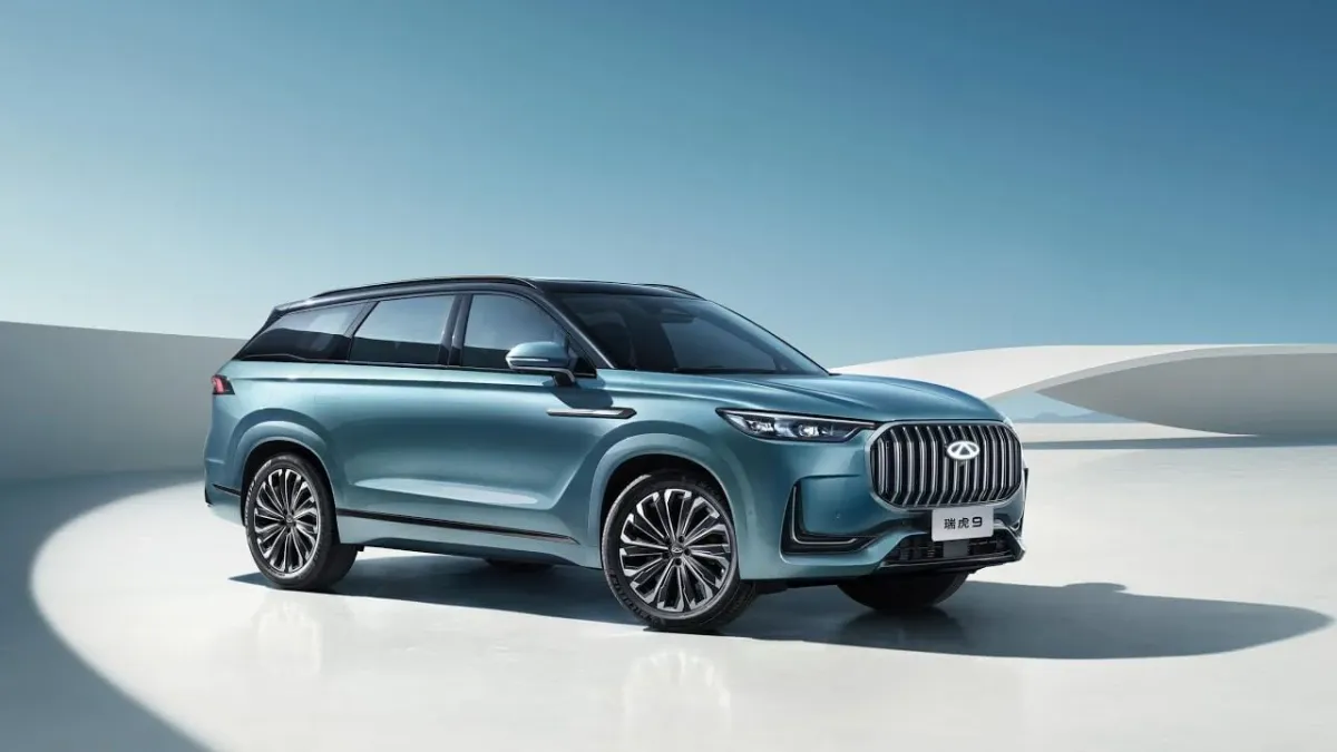 El nuevo EBRO S900, el SUV híbrido que llega a Barcelona para romper esquemas y récords de tamaño