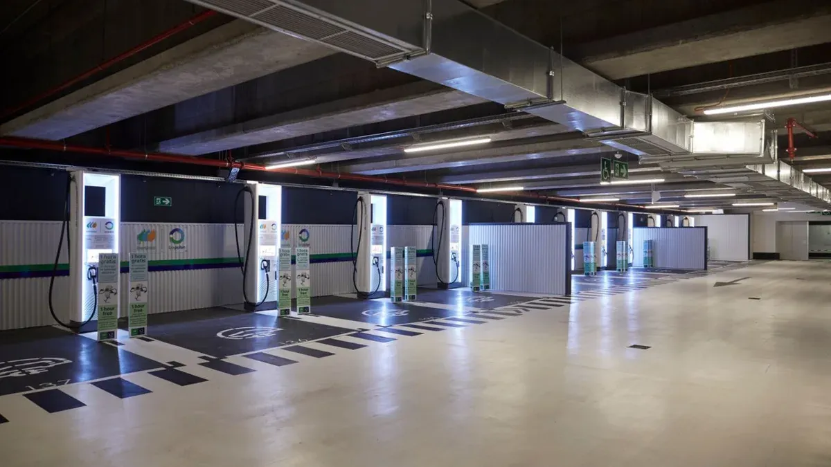 La mayor estación de carga ultrarrápida de España ya funciona en Nuevos Ministerios, Madrid