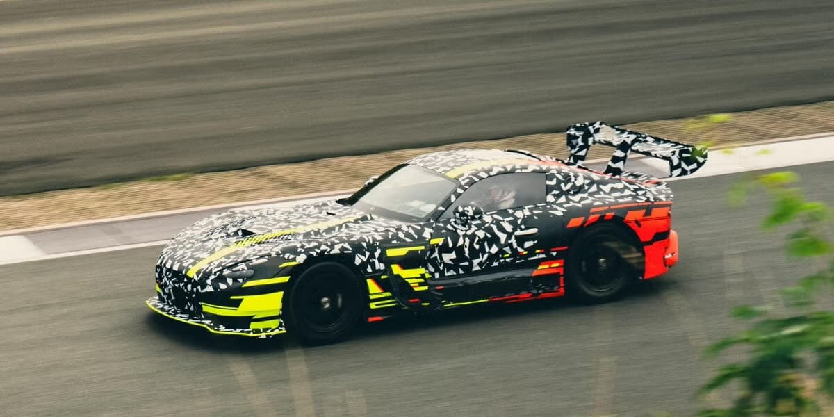 AMG GT Track Sport en acción primer vistazo al V8 con cuello de cisne que desafía al 911 GT2 RS