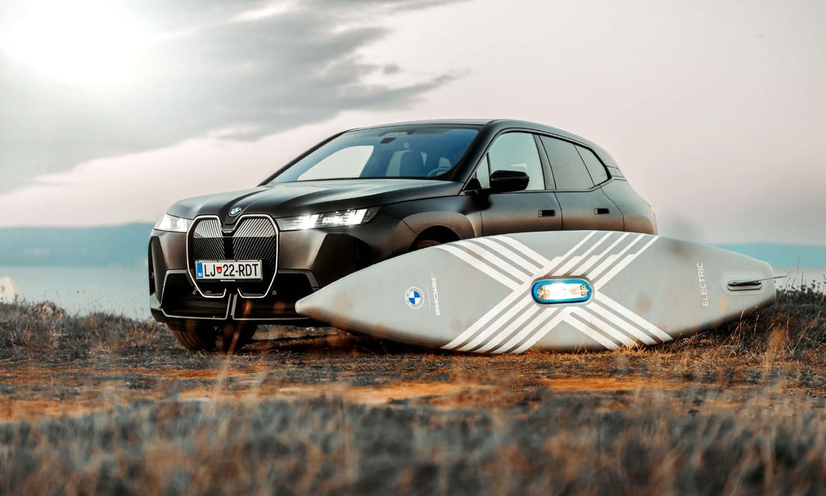 BMW se pasa al paddle con una SUP eléctrica que se infla sola y asiste el remo hasta 7 horas