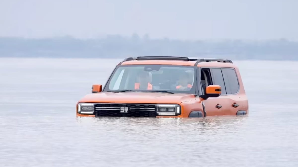 Jetour G700 cruza el Yangtsé a nado en 22 minutos y sacude lo que entendemos por SUV