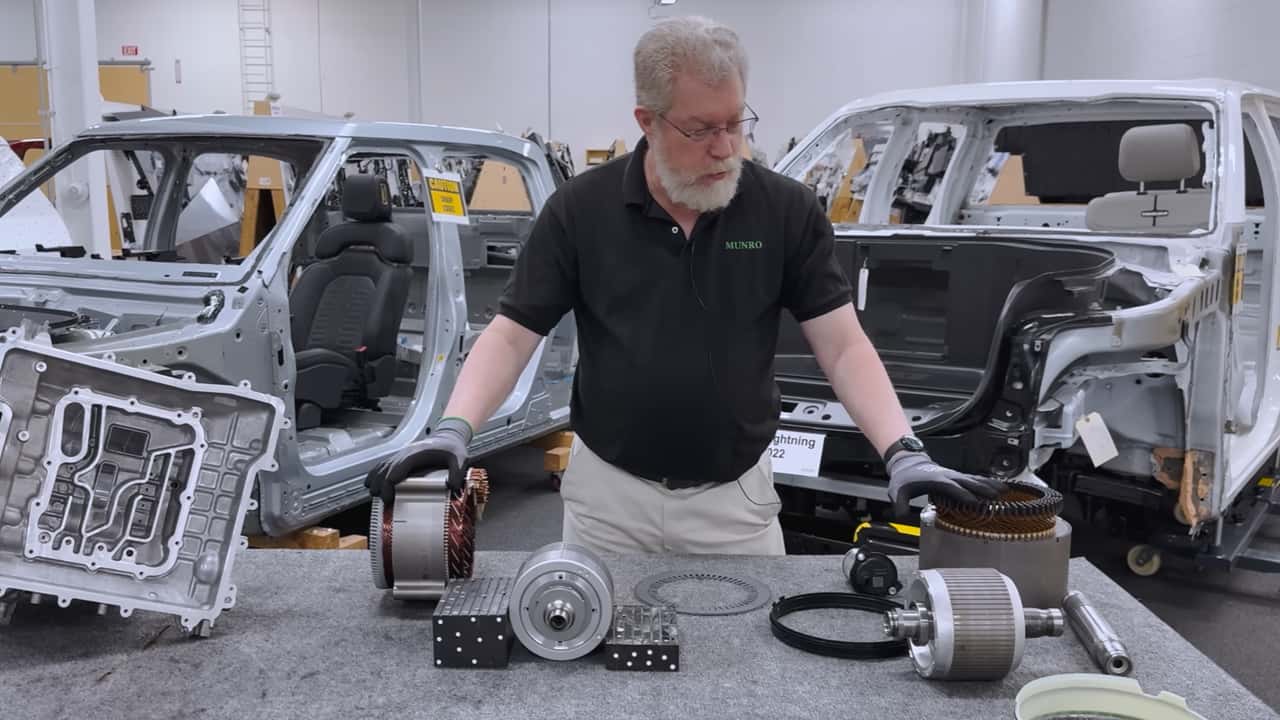 Así enfrían Tesla y GM sus motores eléctricos, precisión a presión frente a lluvia de aceite
