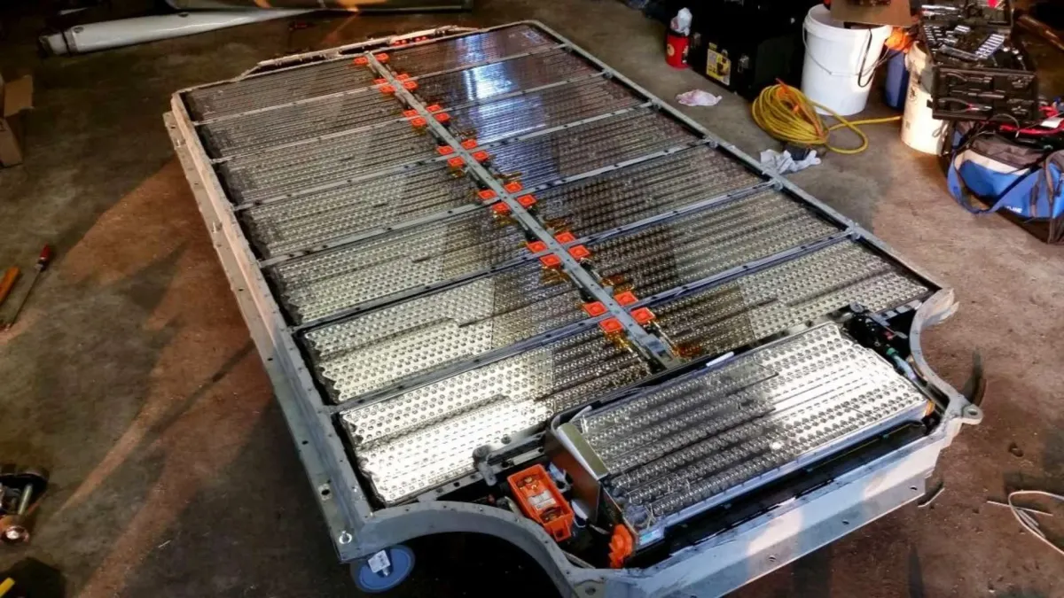 ¿Puede una batería de aluminio darle al Tesla Model 2 la autonomía de un avión?