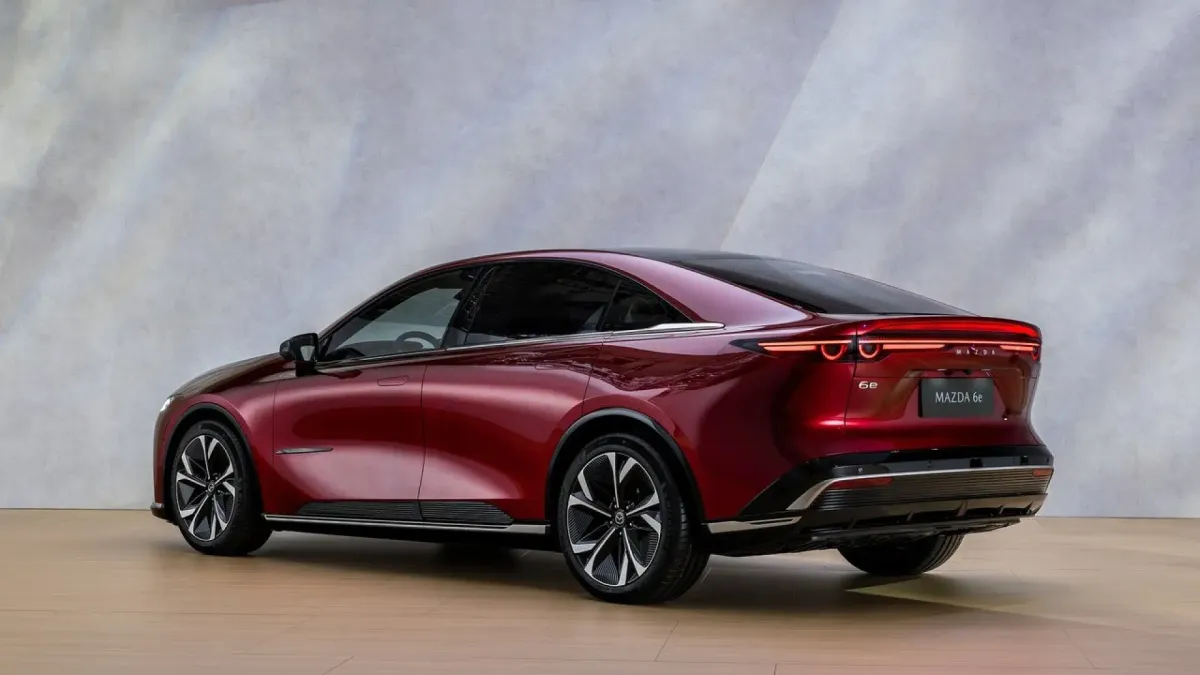 Prueba del Mazda 6e, el eléctrico que no nació Mazda y por eso convence más