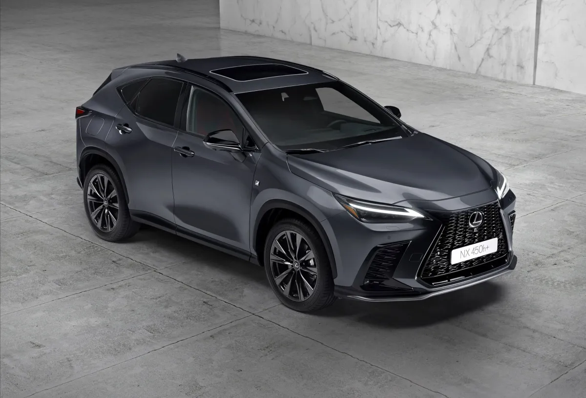 Lexus NX 450h+ a prueba: 309 CV, 6,3 s y el SUV que limpia sus faros mientras ahorra