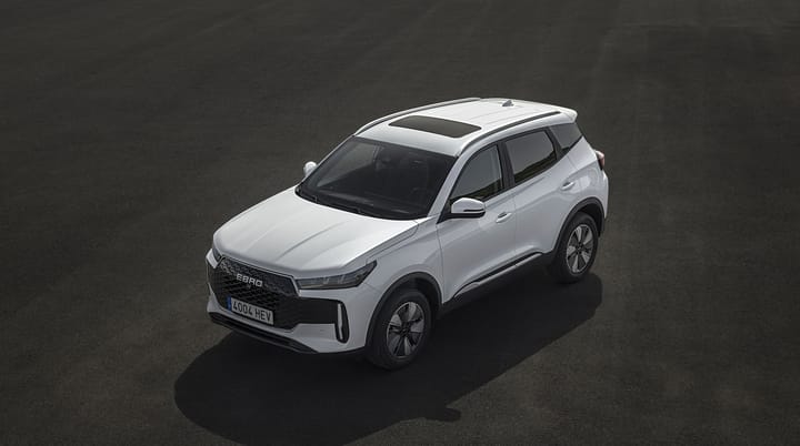 EBRO S400 por 149€ al mes, el SUV híbrido que no sabías que necesitabas