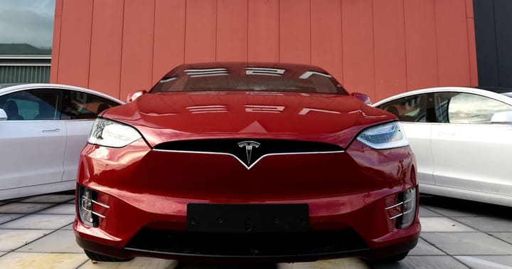 Megadenuncia a Tesla en Australia, 10.000 clientes cabreados