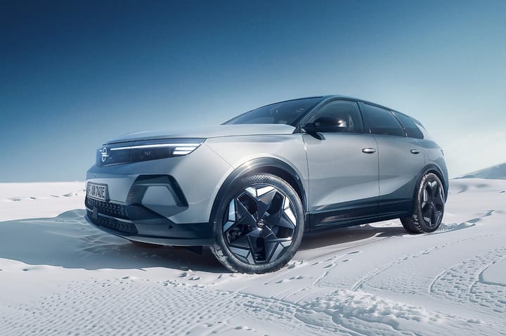 Opel Grandland Eléctrico AWD, Opel se pone las pilas y menuda patada le mete a algunos clásicos