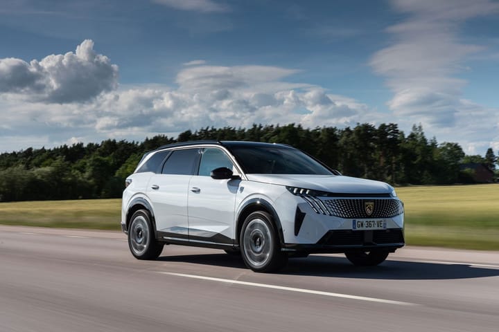 Peugeot 5008 2025 Hybrid Allure, la fiera familiar que ahora lleva zapatillas más pequeñas