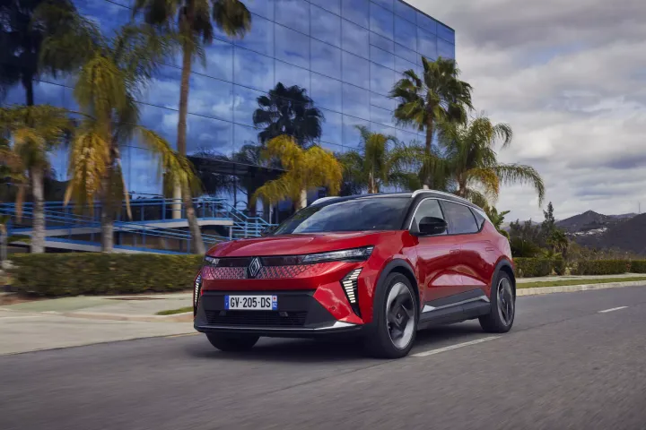 Prueba del Scenic E-Tech,  un monovolumen eléctrico con flow
