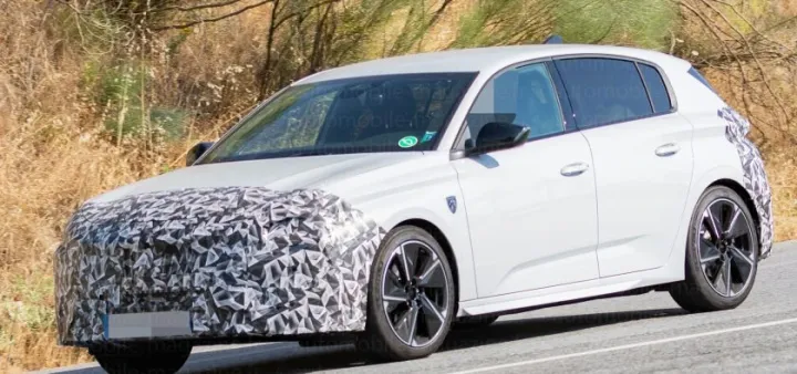 Peugeot 308 2026, pillado el lavado de cara que quiere sacar los colores al Golf