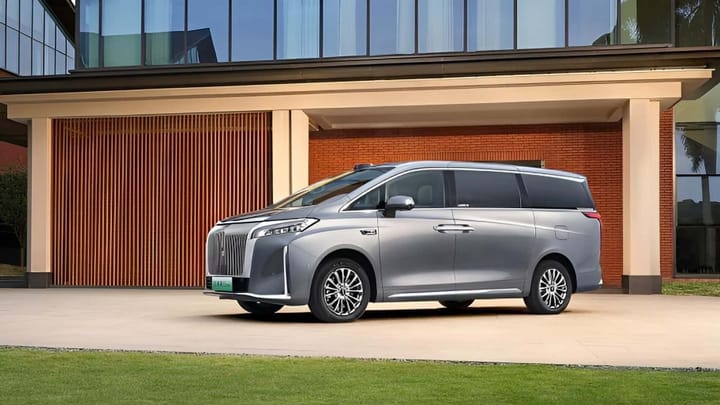 El sorprendente monovolumen híbrido de GWM a todo lujo, 452 CV y una autonomía eléctrica nunca vista