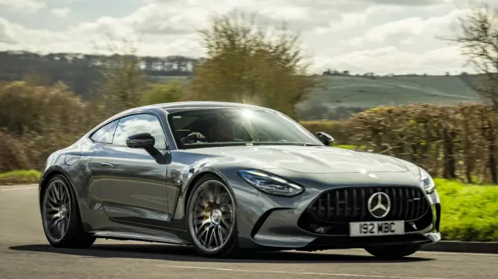 Mercedes desafía la Euro 7, el nuevo V8 AMG que nadie esperaba es más potente y eficiente