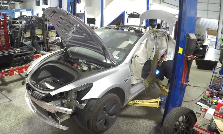 Xiaomi desmonta el Tesla Model Y, literalmente. Así se inspiran los gigantes chinos