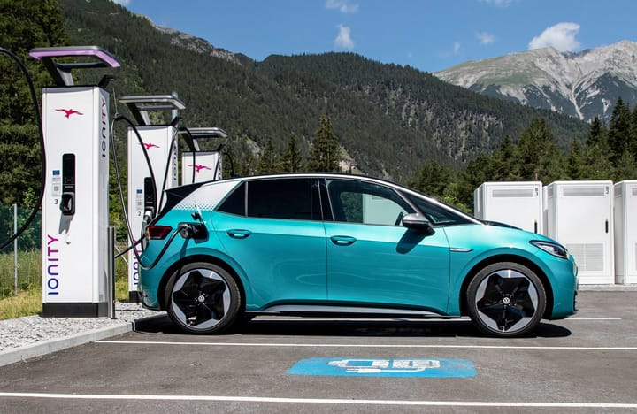 ¿1.000 euros extra para tu eléctrico? Así es la nueva ayuda europea que puede cambiar el mercado