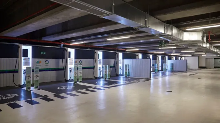 La mayor estación de carga ultrarrápida de España ya funciona en Nuevos Ministerios, Madrid