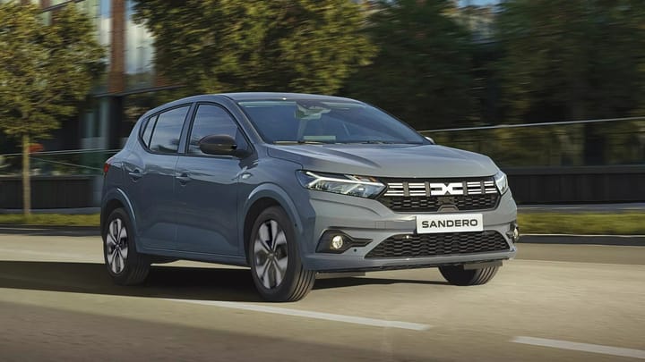 Matriculaciones Agosto 2025:¿Por qué el Dacia Sandero sigue arrasando cuando Toyota es la marca favorita?