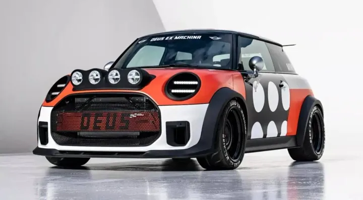 MINI JCW y Deus Ex Machina: ¿Un eléctrico surfero o un mini-rally? Así reinventa MINI su lado más radical