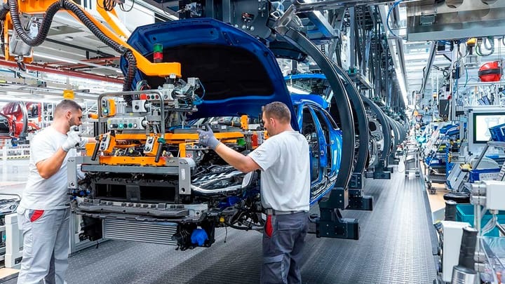 ¿Por qué los coches españoles pierden terreno? El dato que inquieta a la industria y la inesperada remontada de China