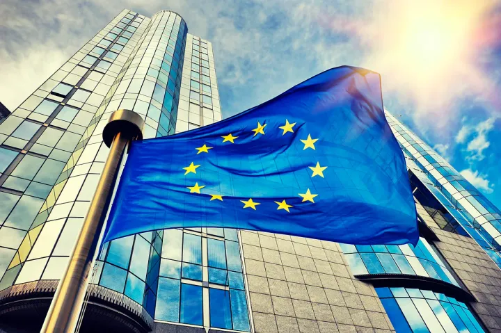 Europa pone el freno: El adiós al coche de gasolina y diésel podría retrasarse a 2040