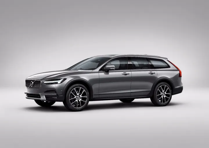 ¿Por qué el Volvo V90 se despide y qué revela esto sobre el futuro de los coches familiares?