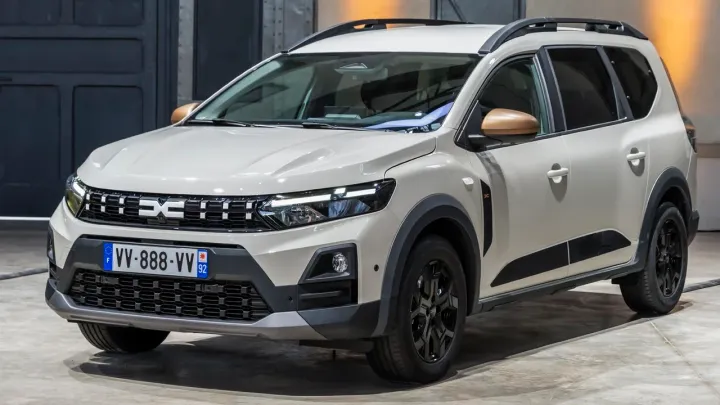 Dacia Jogger 2026, el familiar que se atreve a ser mitad monovolumen, mitad furgoneta y ahora más potente