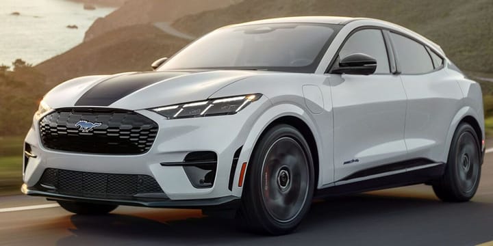 Ford Mustang Mach‑E GT California Special vs Tesla Model Y Performance: análisis de potencia, autonomía y estilo