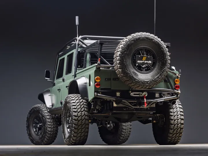 ¿Por qué el Land Rover Defender 127 haría sudar a cualquier plaza de parking?