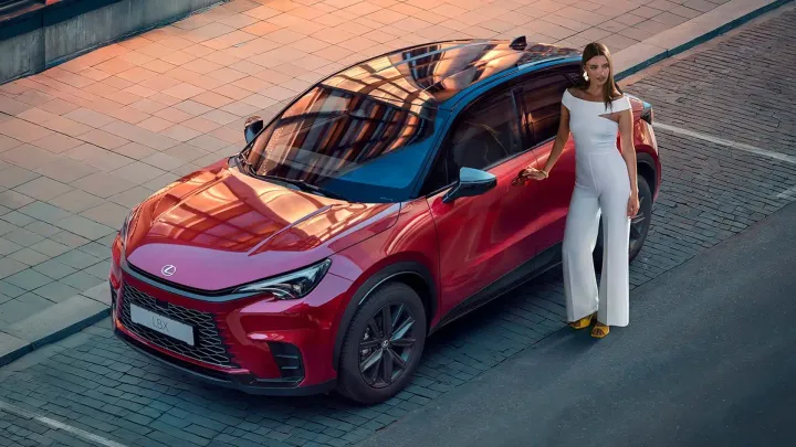 ¿Es el Lexus LBX Vibrant Edition el B SUV híbrido que gasta 5 l y viene cargado de equipo?