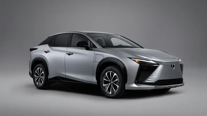 Lexus RZ 550e, el primer SUV eléctrico que te hace creer que llevas un deportivo manual