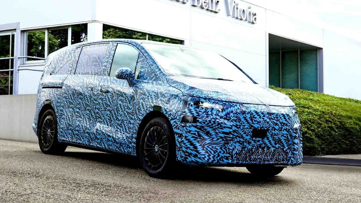 El Mercedes VLE 2026 destapa su secreto, el último gran monovolumen no será solo eléctrico