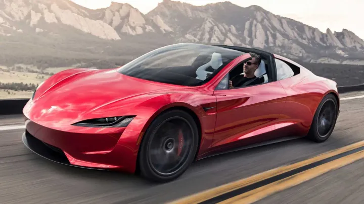 Roadster otra vez tarde. Tesla pierde crédito mientras BYD convierte promesas en coches reales