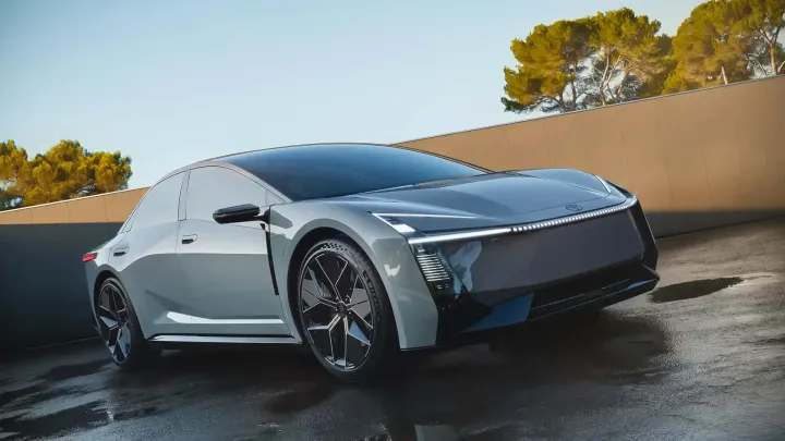 Toyota reinventa el Corolla con un Concept radical con opción eléctrica y de combustión