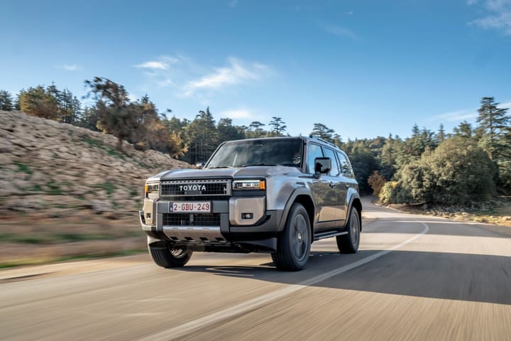 Toyota Land Cruiser híbrido 2026 apunta a prestaciones de superdeportivo sin renunciar al 4x4 puro