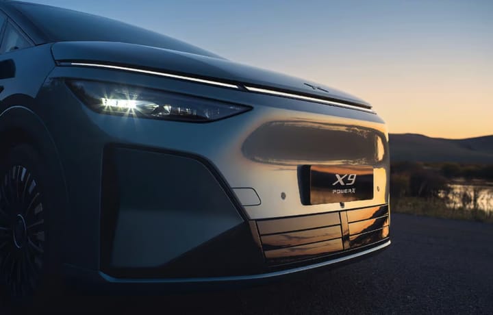 Xpeng X9 EREV con 63,3 kWh y 60 litros promete 1.602 km y te cambia el plan de viaje