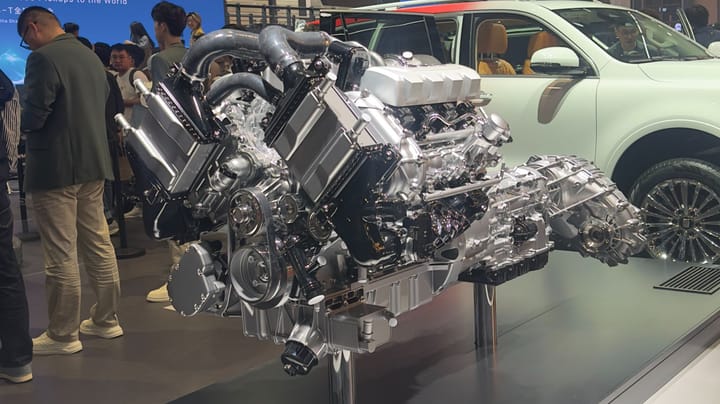 De irse de Europa a plantar cara al Ferrari SF90 por la mitad, GWM cocina un híbrido V8