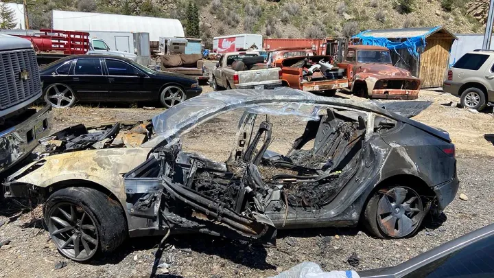 ¿Debe Tesla avisar si descubre fallos en sus coches? El sorprendente argumento legal que reabre el debate