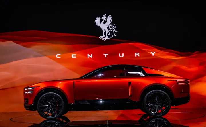 Toyota le pone futuro al V12 con el Century Coupe y lanza su marca de ultralujo al mundo