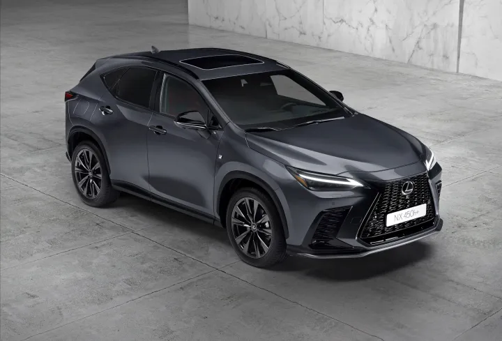 Lexus NX 450h+ a prueba: 309 CV, 6,3 s y el SUV que limpia sus faros mientras ahorra