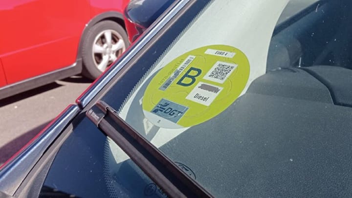 ¿Qué cambia para los coches con etiqueta B desde enero y en 2026?